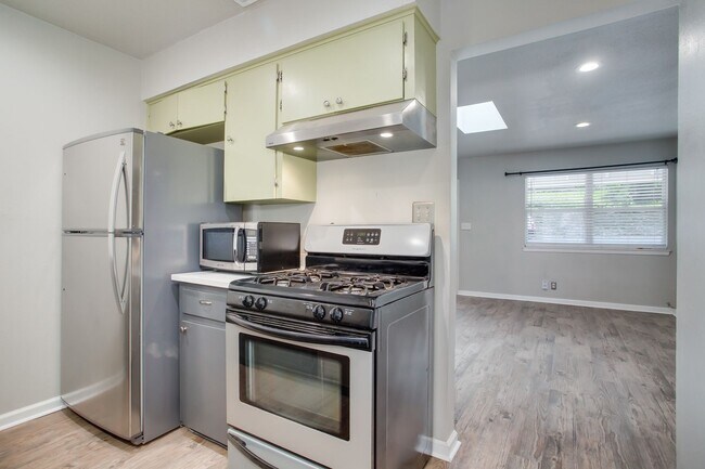 Building Photo - 2300 Trailside Dr