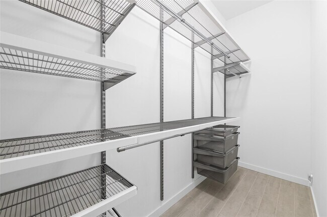 Building Photo - 1428 SW 4th Ave