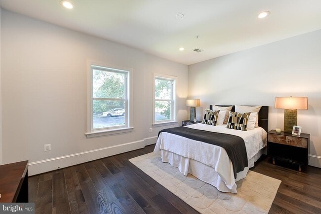 Building Photo - 5905 Eads St NE