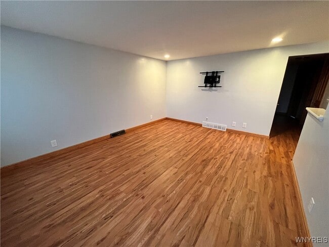 Building Photo - 13 Satinwood Dr