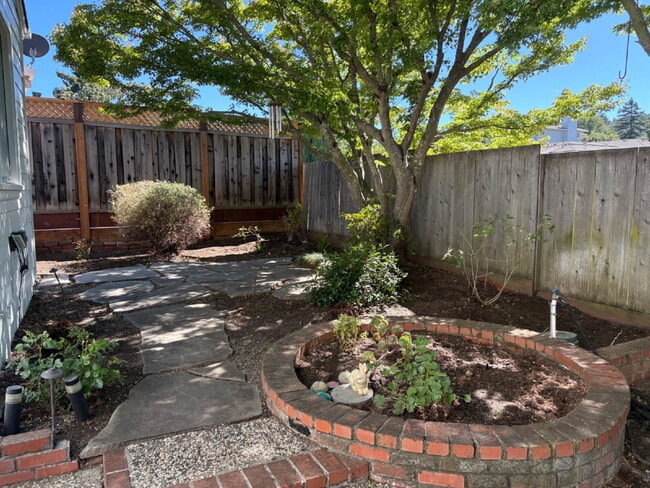 Building Photo - Coming Oct. 1, 2026 - Charming 3 bed, 2 bath with office on San Carlos Border