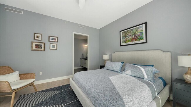 Building Photo - 635 S Orange Ave