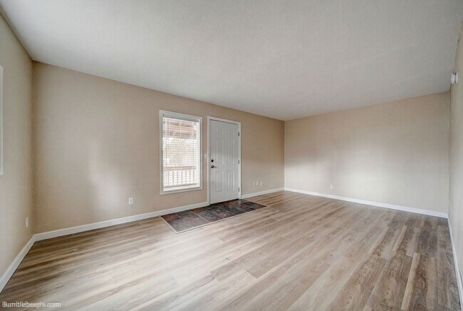 Building Photo - 104 N Colville Rd