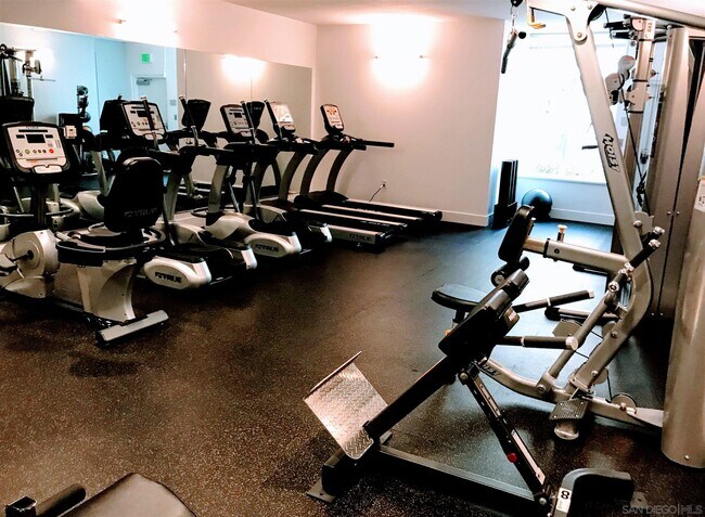 Building Photo - 475 Redwood St