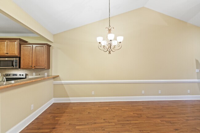 Building Photo - 1624 Brook Hollow Dr