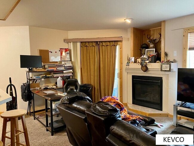 Building Photo - Spacious one bedroom apartment!