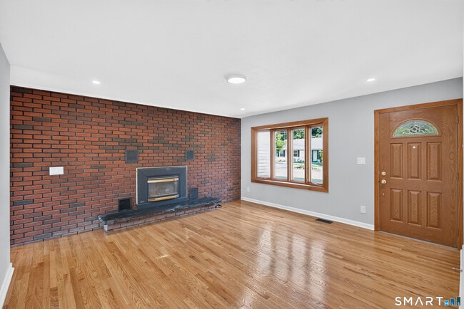 Building Photo - 105 Bear Paw Rd