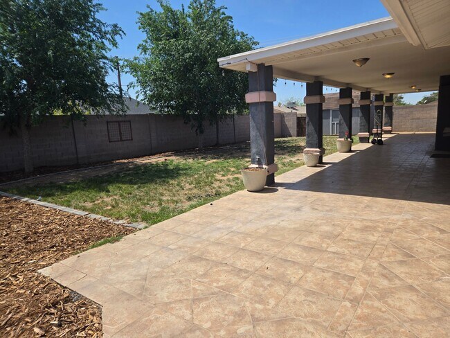 Building Photo - Coming Soon! ?Beautiful 4 bed, 2 bath Home, NO HOA! (Available 05/15/26)