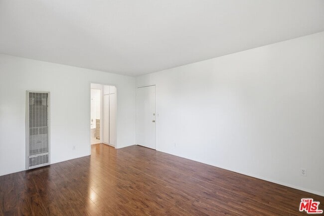 Building Photo - 14551 Vose St
