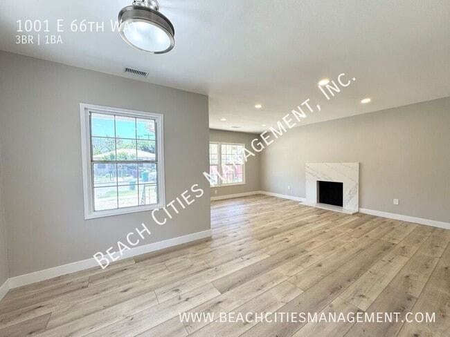 Building Photo - 1001 E 66th Way
