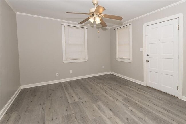 Building Photo - 558 Sunset Dr