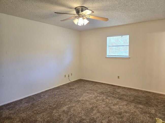 Building Photo - 3/2 House in Midway ISD!