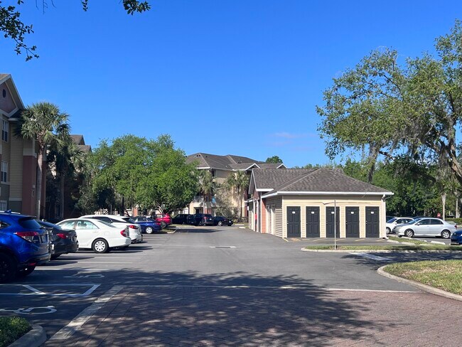 Building Photo - 1929 Summer Club Dr