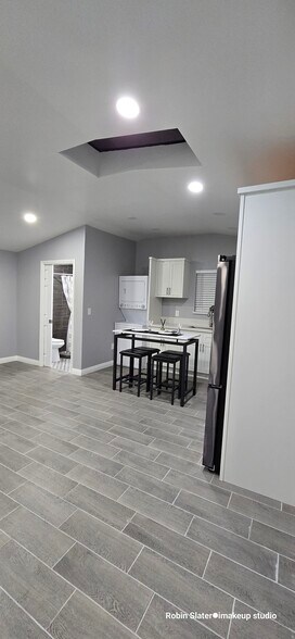 Building Photo - 4159 La Salle Ave