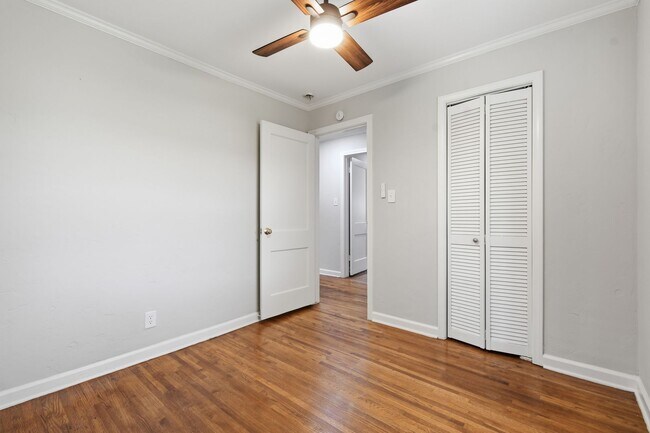 Building Photo - 45 E 51st Pl
