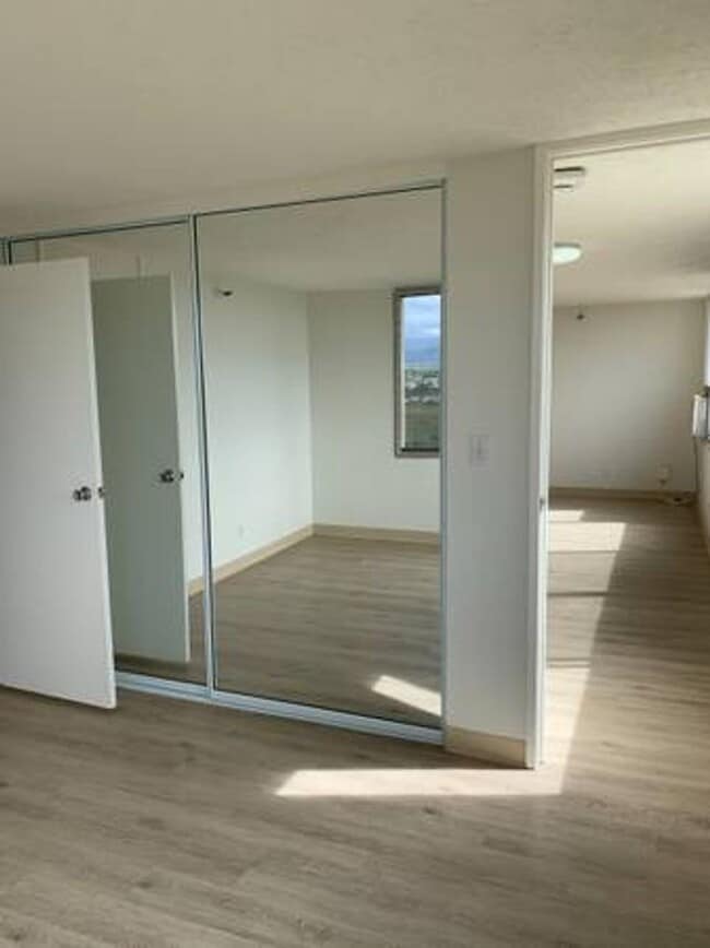 Building Photo - Great Location and Great Amenities!