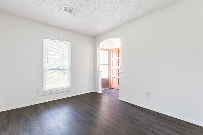 Building Photo - 4910 Tennyson Dr