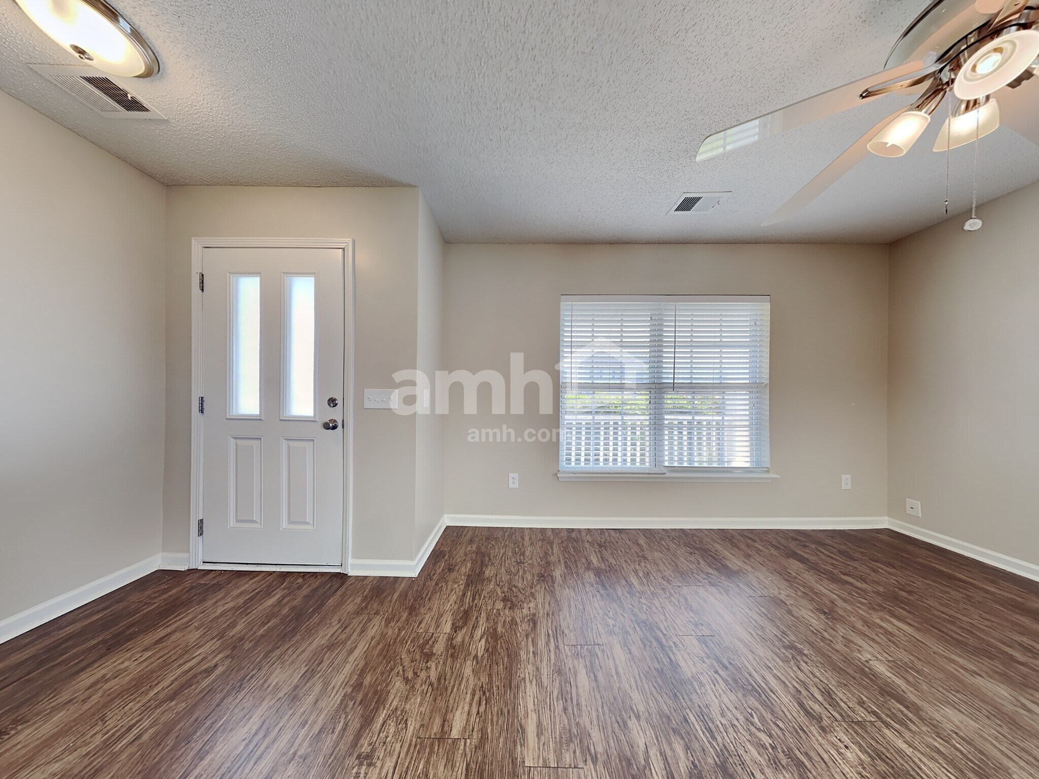 Building Photo - 105 Walton Pl