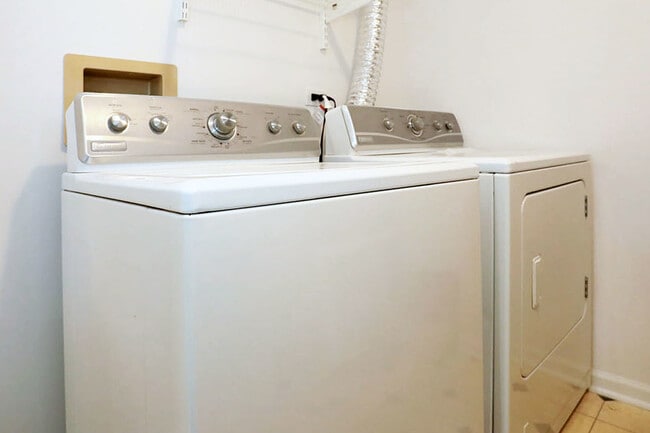 Building Photo - 573 W Parkside Dr