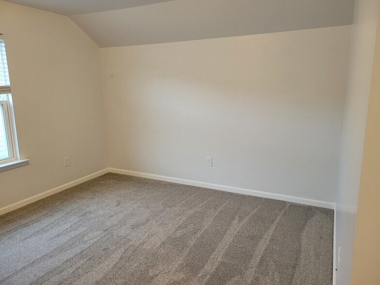 Loft sitting area - 409 Golden Rod Ct