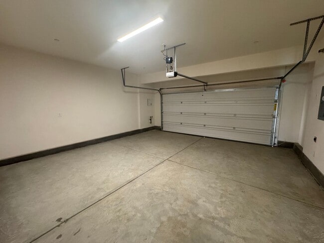 Building Photo - Beautiful Brand-New Home (Price Drop)>>>> Call Today>>>>