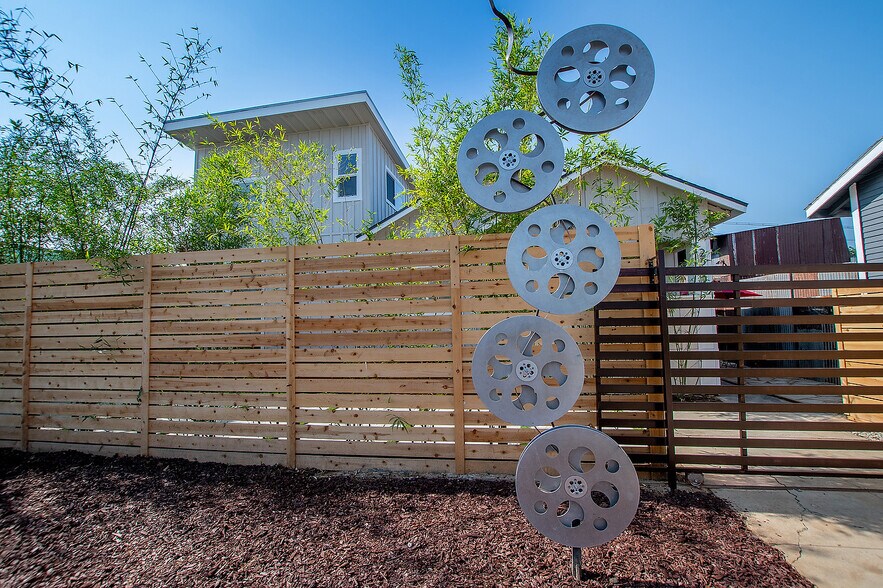 Primary Photo - 2522 Gleason Ave