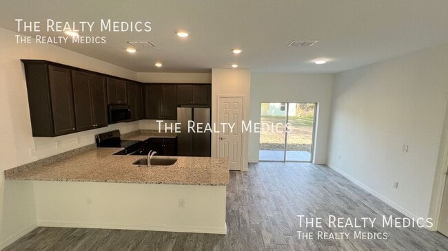 Building Photo - 1651 Welland St SE