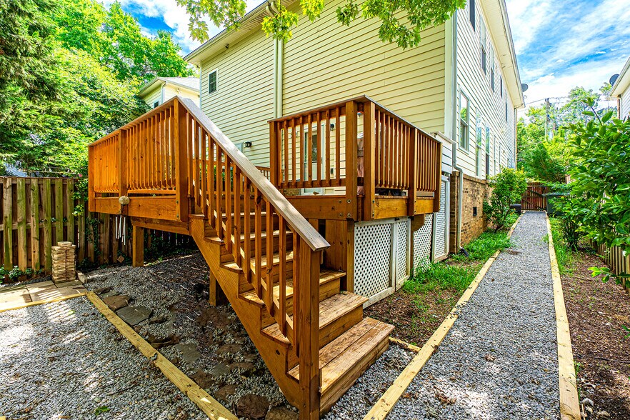 Building Photo - 10 E Reed Ave