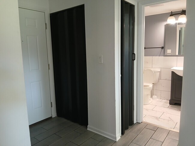 Building Photo - 2300 Beau Monde Ln