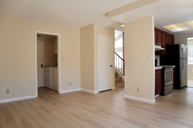 Building Photo - Splendid 3-bedroom home + Bonus Loft located in Fremont! – New flooring!