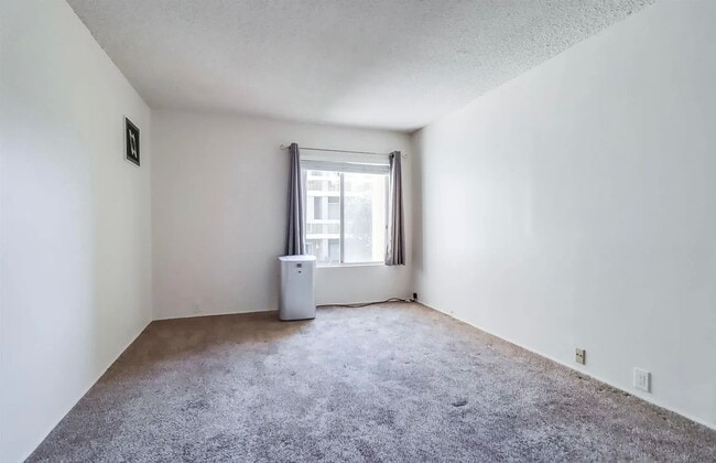 Building Photo - 1855 Diamond St