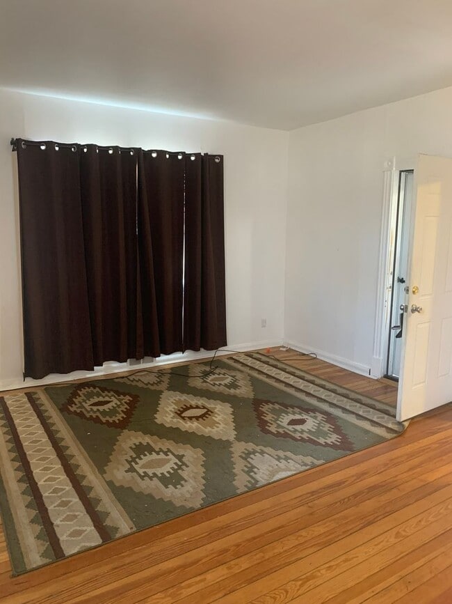 Building Photo - Cozy 2 Bedroom in Ivywild