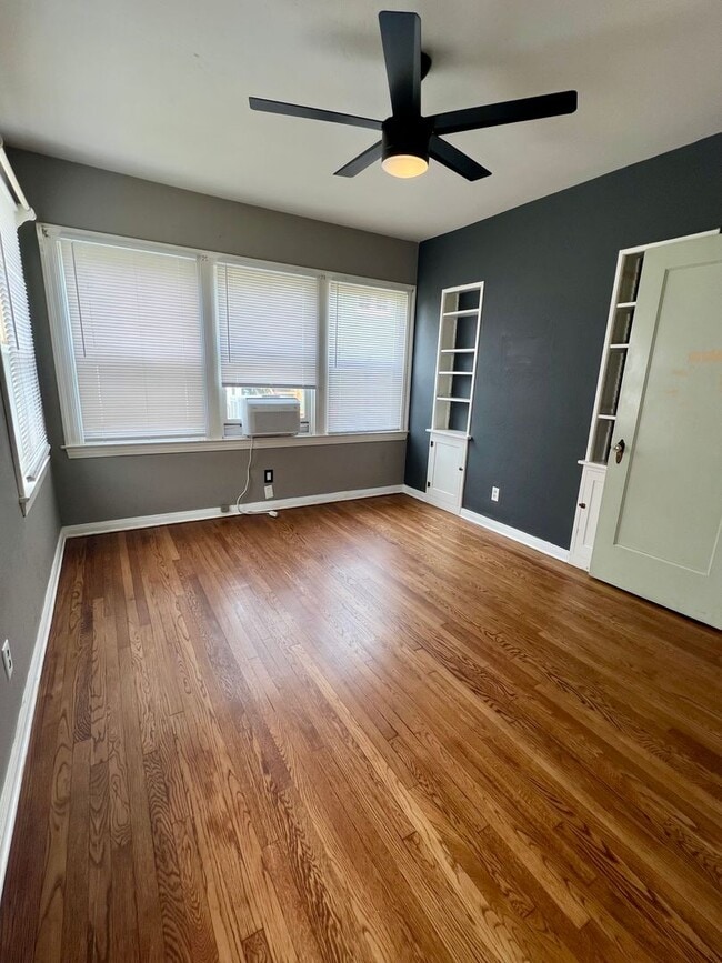 Building Photo - *** JUST REDUCED & MOVE- IN SPECIAL *** 3 Bedroom, 2 Bathroom charming Craftsman Style Home nestl...