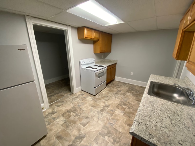 Building Photo - 423 E Main St