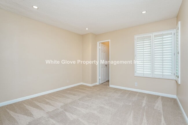 Building Photo - Beautifully Updated 3 bedroom Plus Loft and Office Woodbridge Home