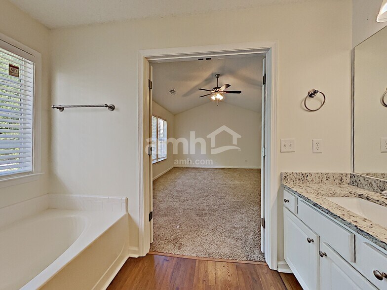 Building Photo - 3410 Spindletop Dr NW