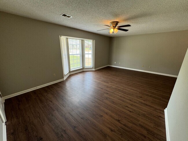 Building Photo - 10A Woodcreek Way SW