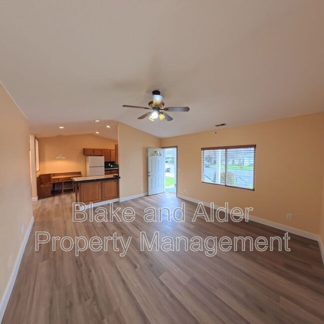 Building Photo - 720 Portland Ave