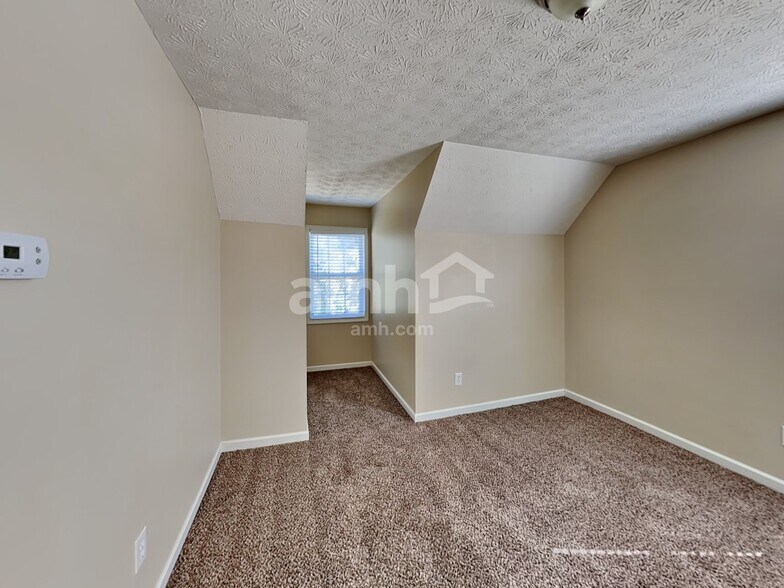 Building Photo - 246 Stone Creek Dr