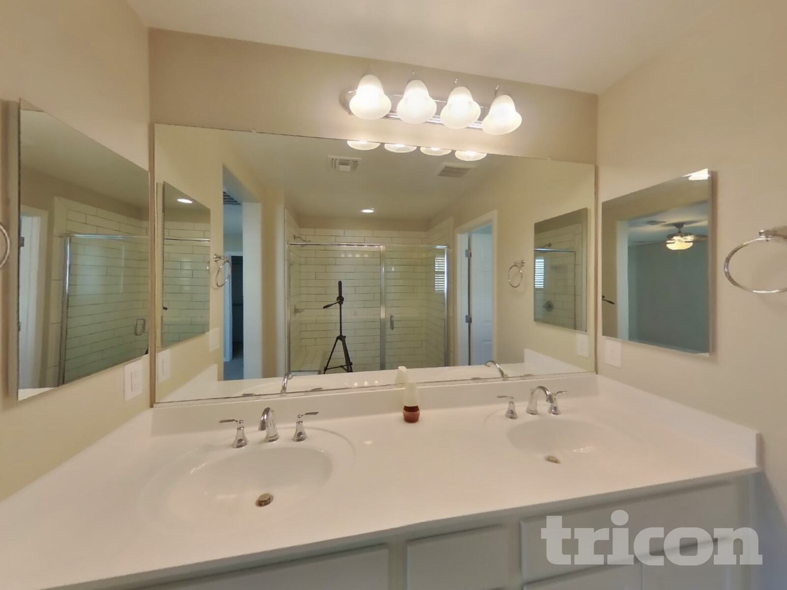 Building Photo - 5830 W Wood St