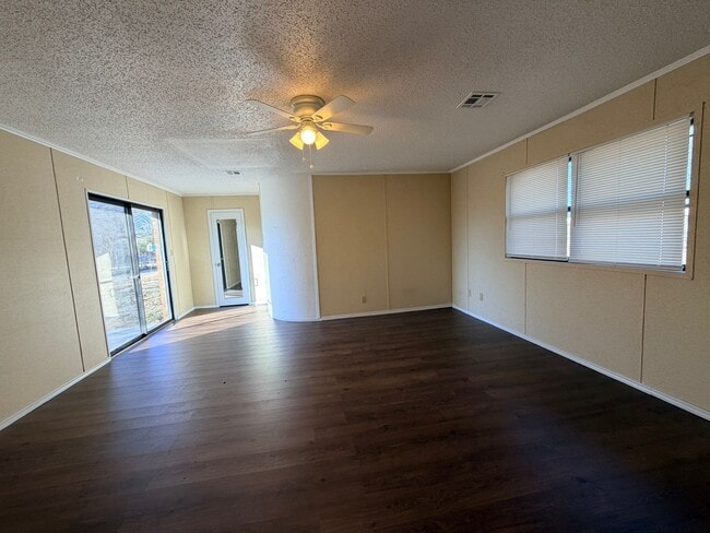 Building Photo - 1323 SE Clover Ln