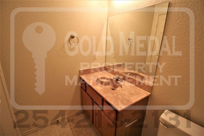 Building Photo - 2807 Leroy Cir