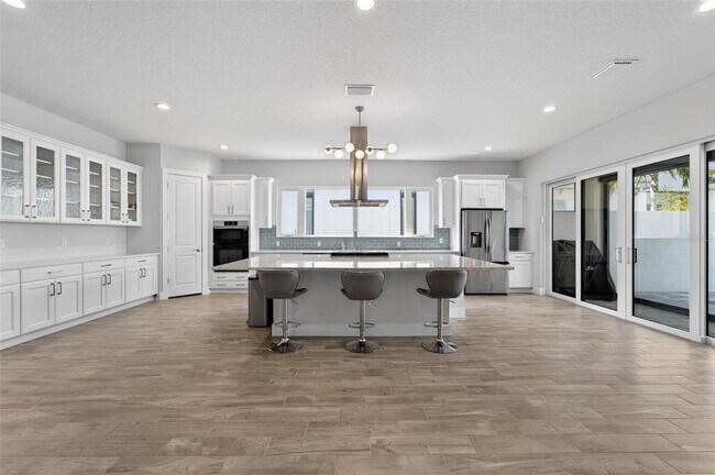 Building Photo - 5917 Cat Claw Ln