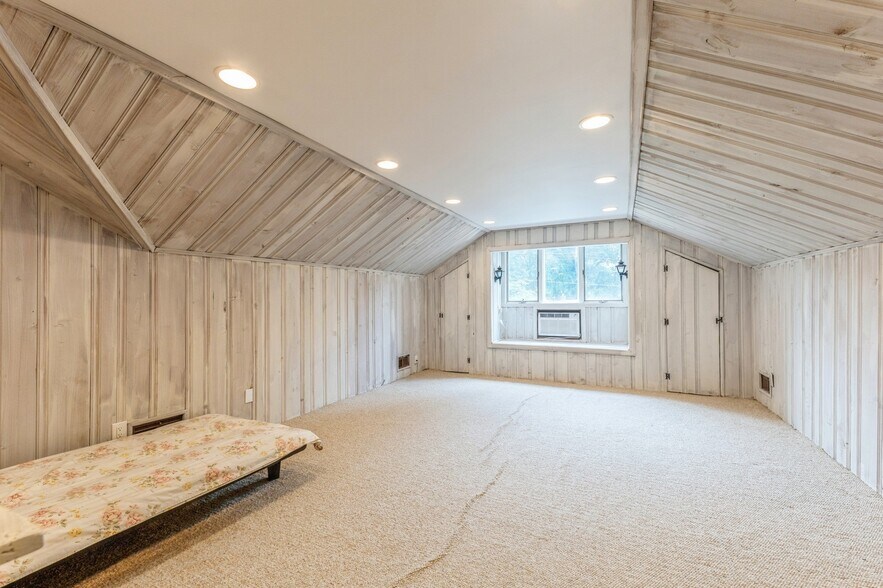 Building Photo - 558 Baylor Ave