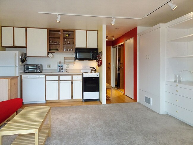 Building Photo - 0BD/1BA Seattle Condo