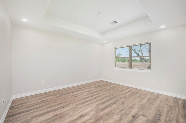 Building Photo - 7711 Antoine Dr