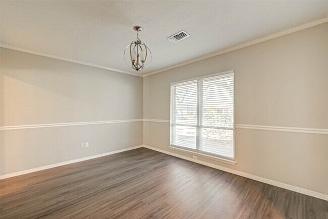 Building Photo - 910 Redway Ln