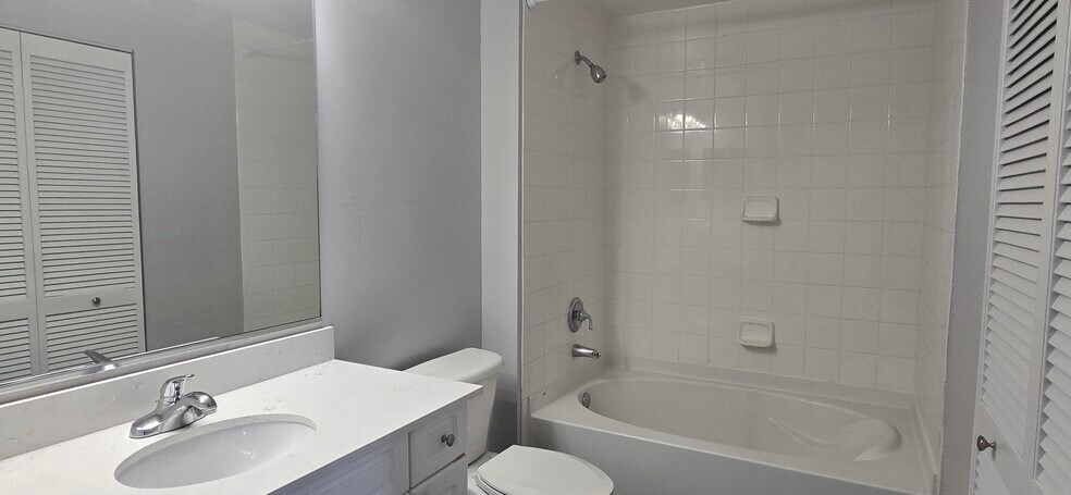 Building Photo - 255 Evernia St