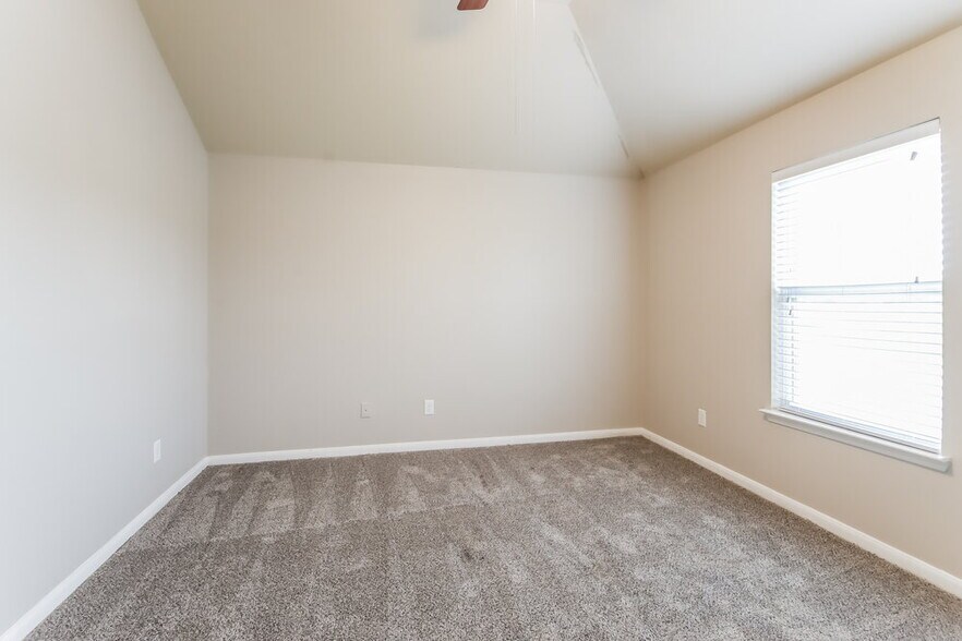 Building Photo - 18706 Walden Glen Cir