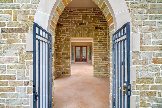 Building Photo - 16406 Baston Creek Dr